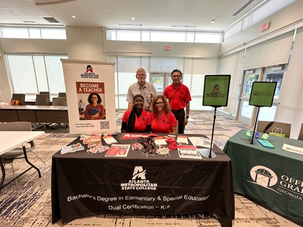 Elementary/Special Education teacher candidates collaborating